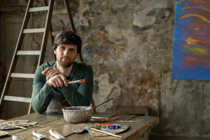 Podstawowe narzędzia i materiały malarstwa dla początkujących artystów.